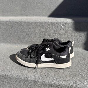 Nike SB Alleyoop Black and White Skateboarding Sneakers